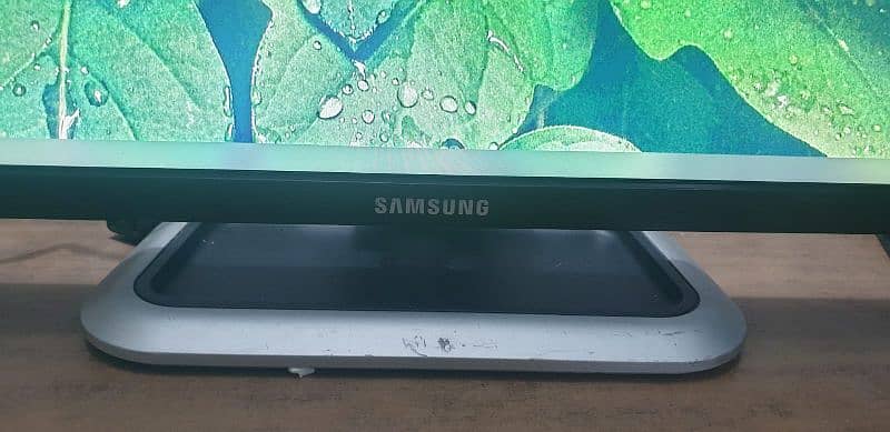 SAMSUNG U28E590D 28-Inch 4k UHD LED-Lit Monitor 2