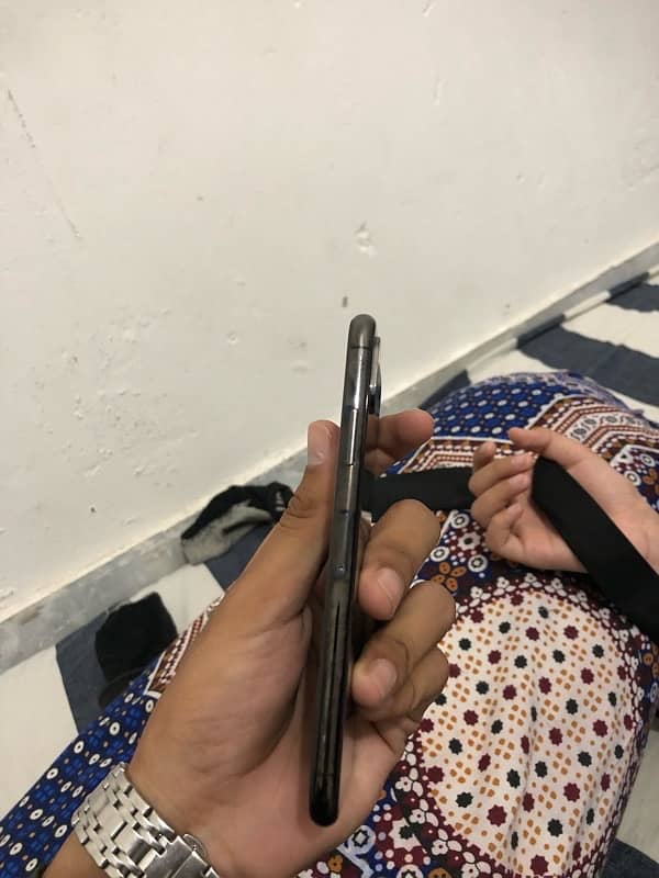 Iphone xs 64GB Pta Approved 3