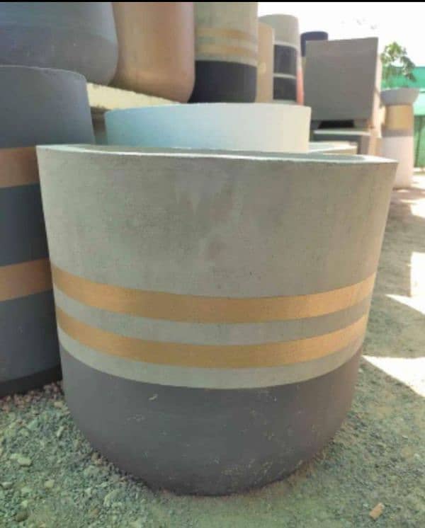 BEAUTIFUL CONCRETE POTS AND PLANTER 2