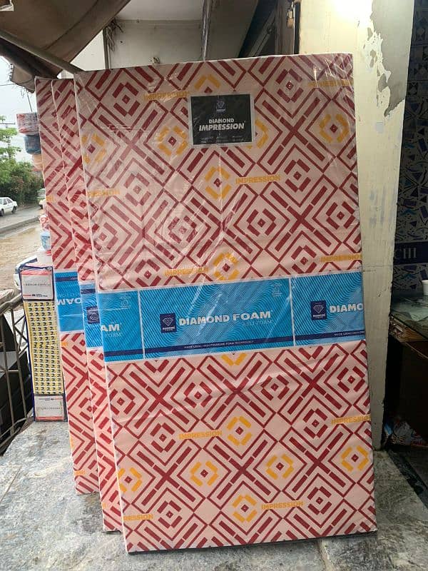 Mattress with only 250 delivery charges(Whatsapp pls) 12