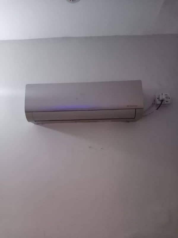 Haier 1 Ton DC Inverter Heat & Cool 1