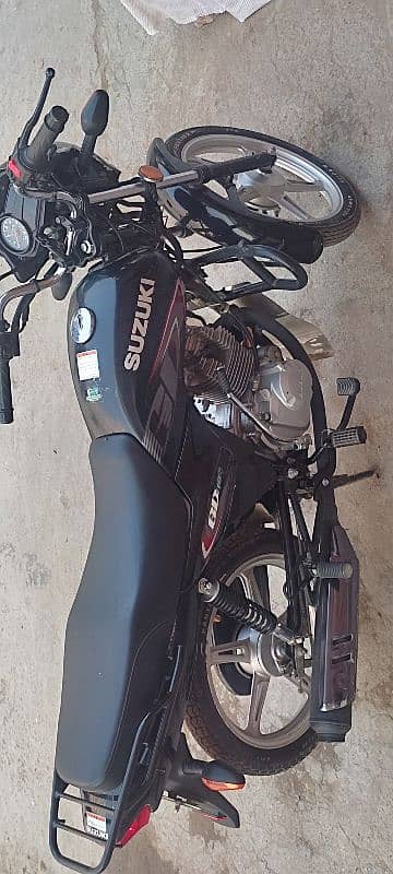 Suzuki 110s black fully laminated 10/10 condition 1