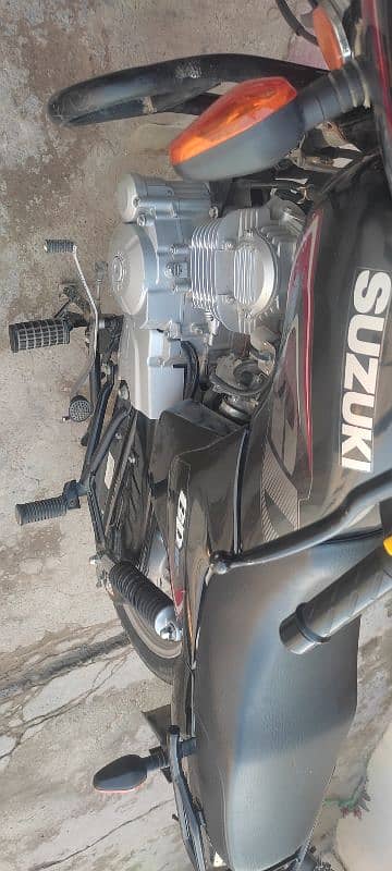 Suzuki 110s black fully laminated 10/10 condition 5