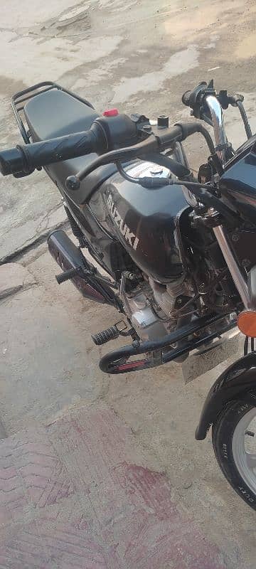 Suzuki 110s black fully laminated 10/10 condition 11