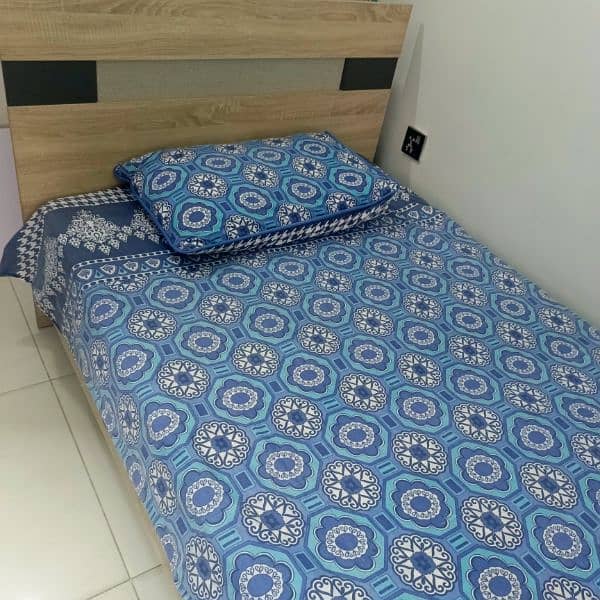 single bed with mattress 0