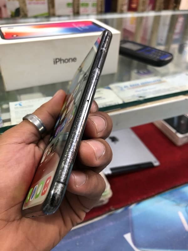 IPhone X 64 gb pta aproved 4