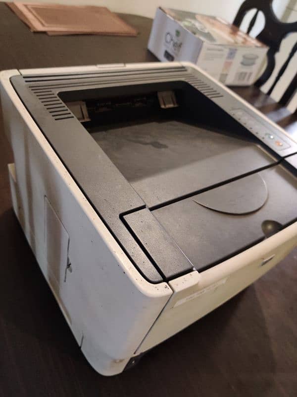 HP printer good condition plug and play laser jet p2015n  for sale 4