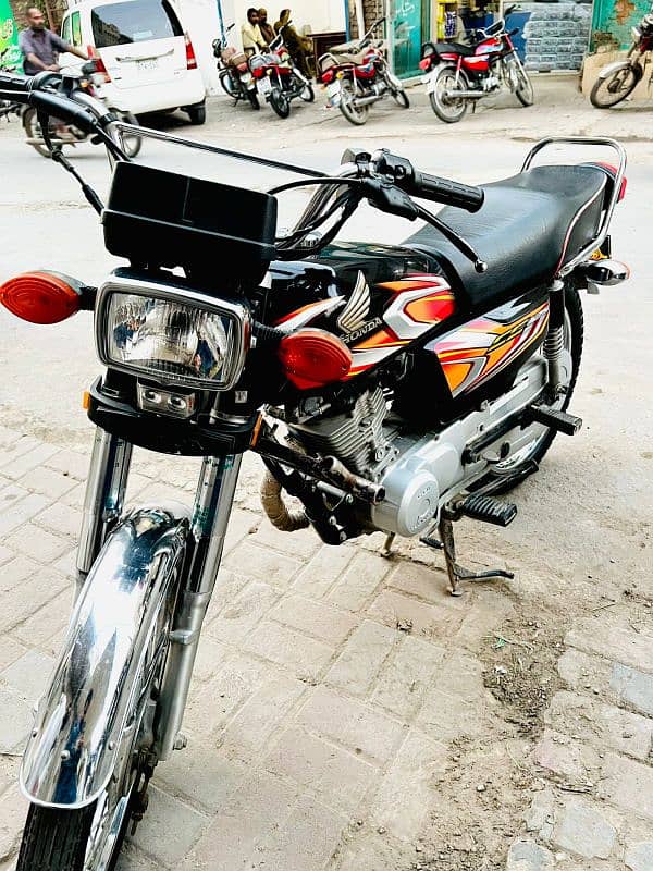 Honda 125 black 2022 1