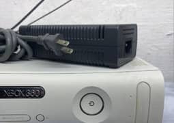 Xbox 360 264 Gb  Used with 1 wired controller