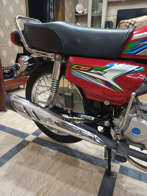 Honda 125 red 3