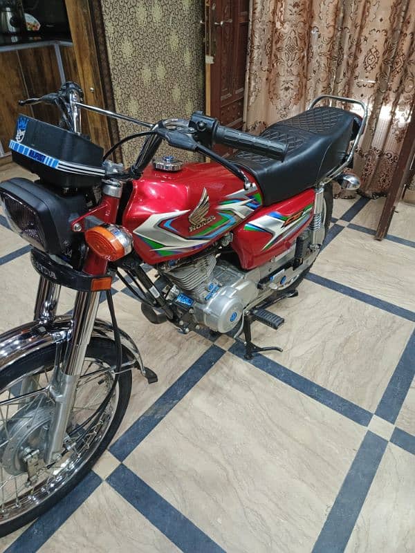 Honda 125 red 10