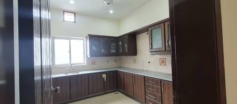 01 KANAL DESIGNER LUXURY UPPER PORTION AVAILABLE FOR RENT 0