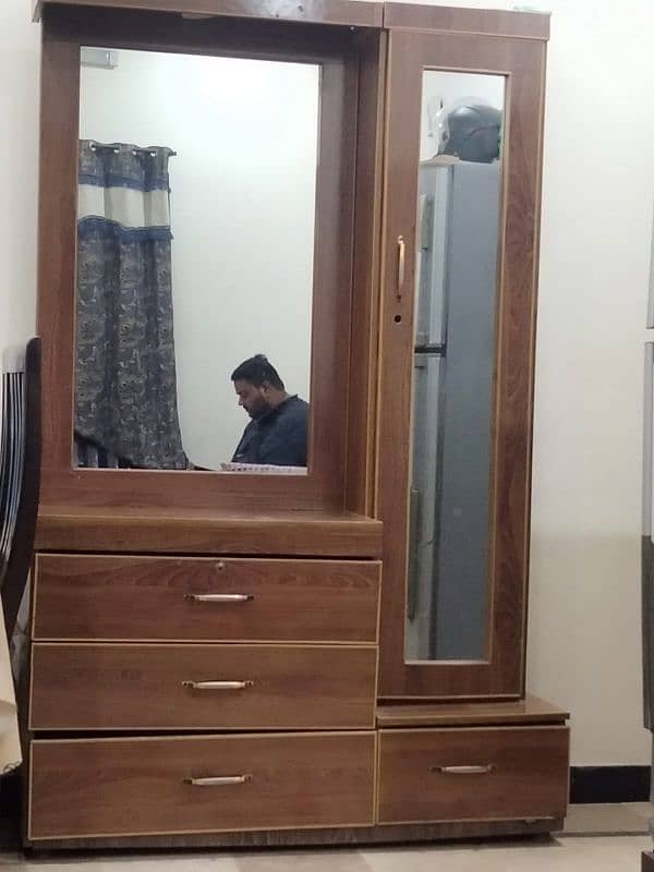 Dressing Table With Mirror 1