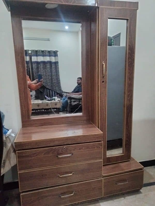 Dressing Table With Mirror 3