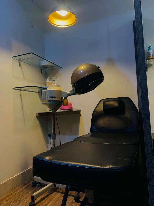 beauty salon furniture and all setup for sale 2