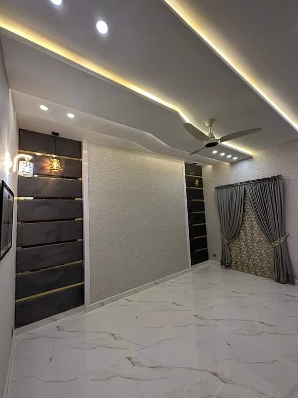 10 Marla Brand New Luxury Upper Portion For Rent In Shaheen Block Bahria Town LAHORE 6