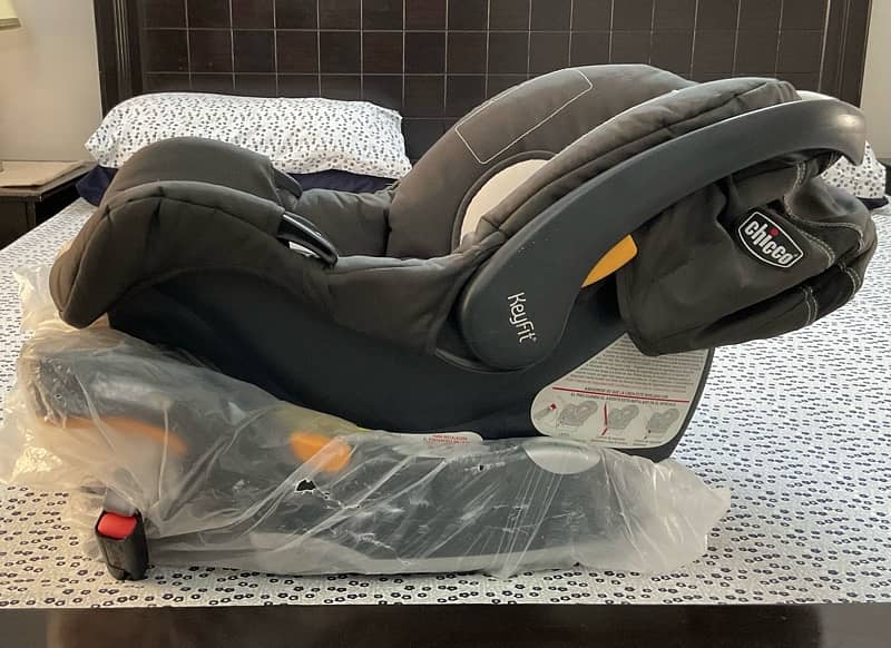 Baby Cot and Car Seat 0