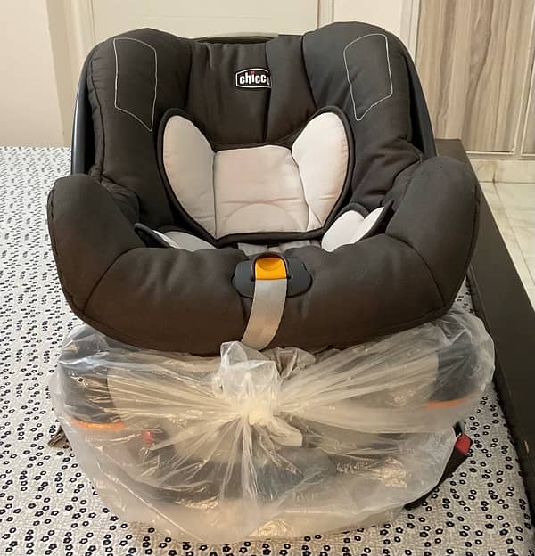 Baby Cot and Car Seat 1