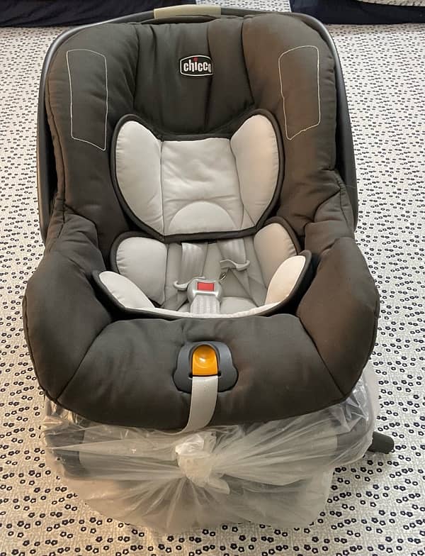 Baby Cot and Car Seat 4