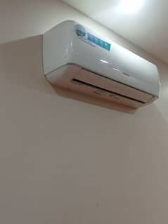 hison ac /DC 3 to 4 month used with all accesories