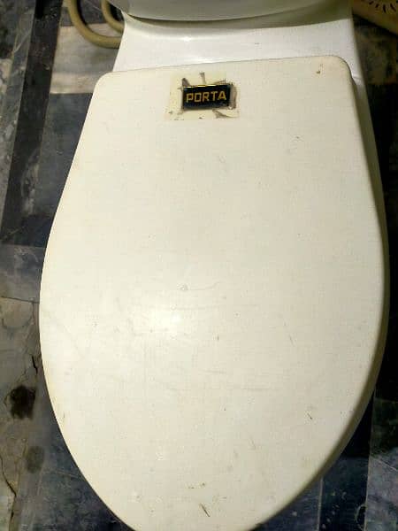 Porta Commode in very gud condition 3