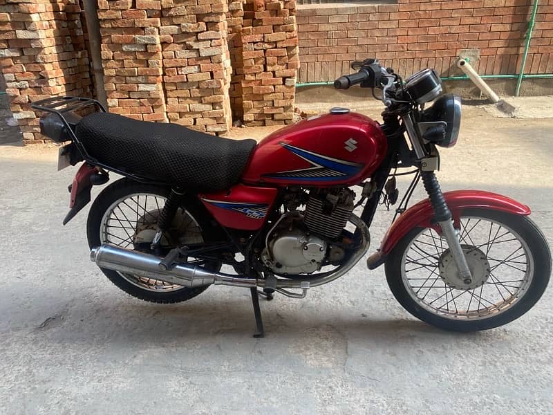 SUZUKI GS150 MODEL 2015 1