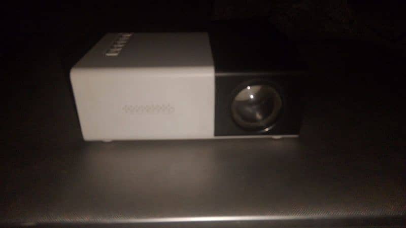 Mini Projector Home with Remote Controller 1