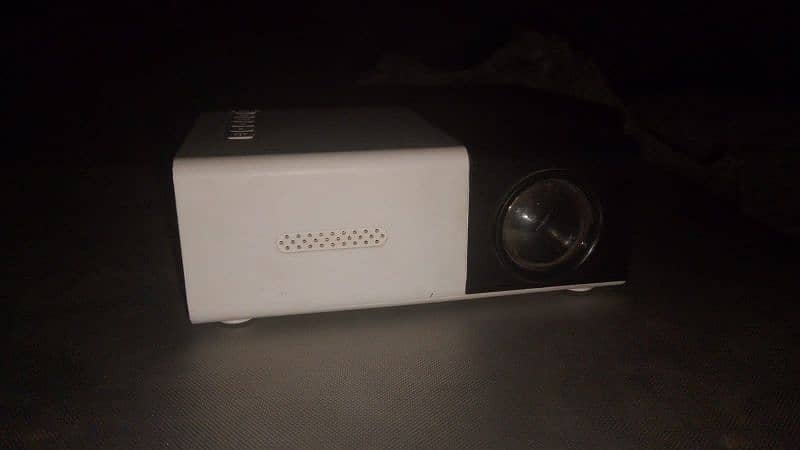 Mini Projector Home with Remote Controller 2