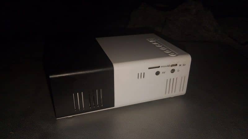 Mini Projector Home with Remote Controller 5