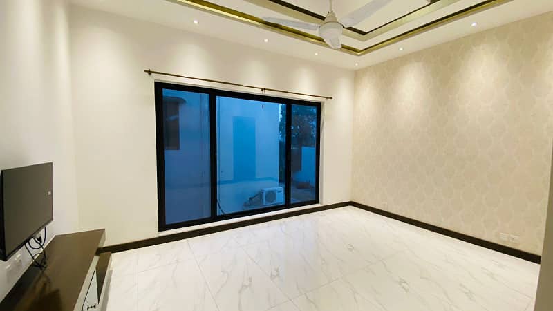 Near To Park 10 Marla Modern Designer Bungalow For Sale 16