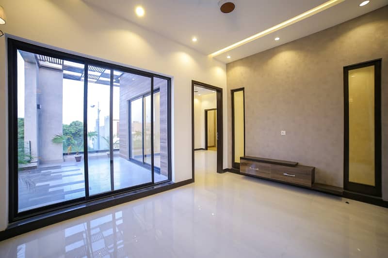 Near To Park 10 Marla Modern Designer Bungalow For Sale 18