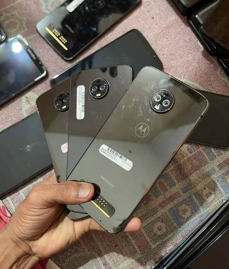 Motorola Z3 & Motorola Z4 1