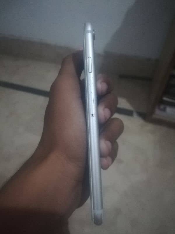 I phone 6s 64 gb 10by9 condition 7