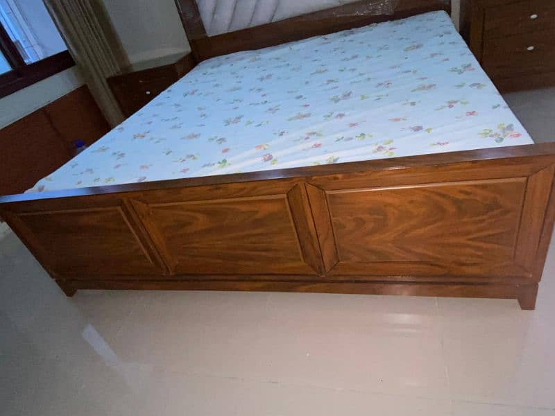 wooden Bed with 2 side table and a Dressing table 0