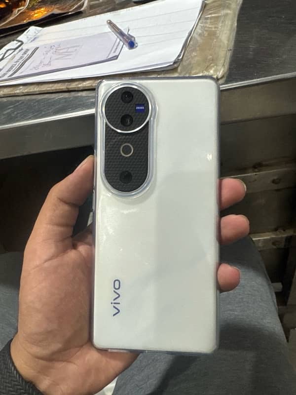 vivo v40 1