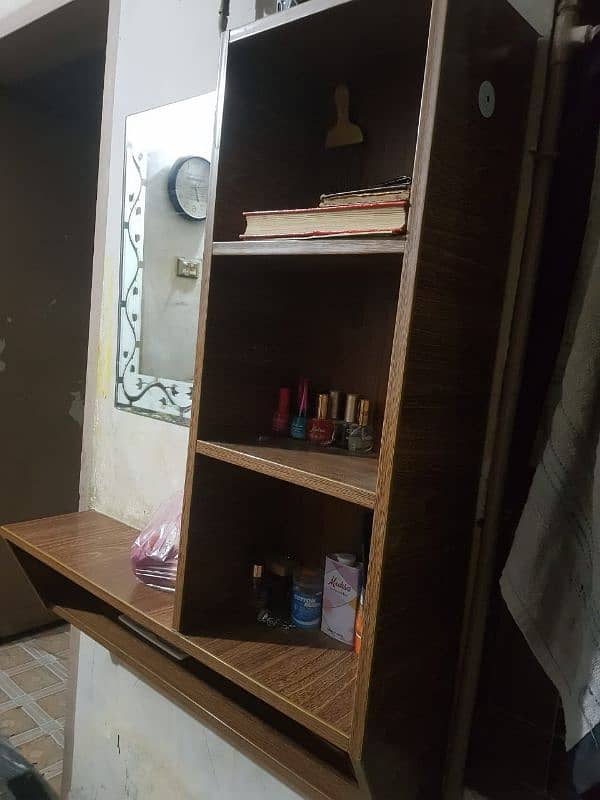 dressing/desk for sell 1