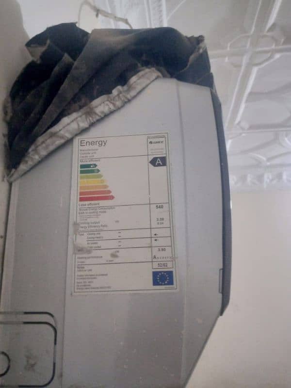 Gree 1.5 Ton Inverter AC heat and cool 2