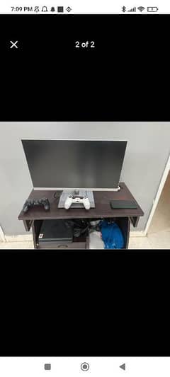 PS4 SLIM 1TB WITH 2 CONTROLLERS AND WIRE