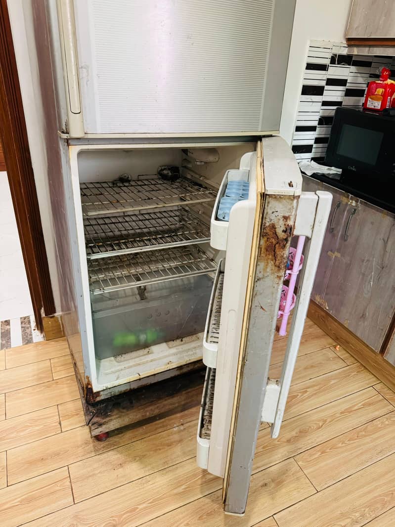 Haier Refrigerator HRF-340M 4