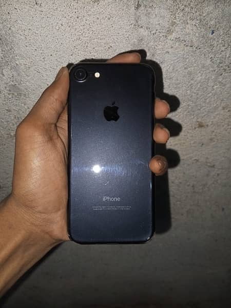 10 by 10 iPhone 7 32 gb 1