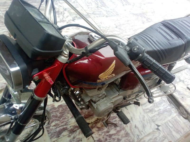 Honda 125 model 2009 good condition documents all ok 1