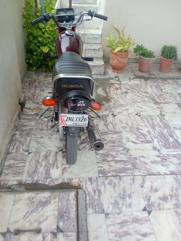 Honda 125 model 2009 good condition documents all ok 5