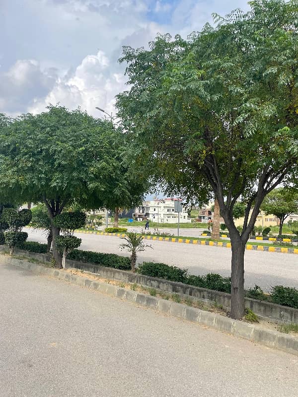 Taj Residencia 8 Marla main boulevard plot available for sale 2