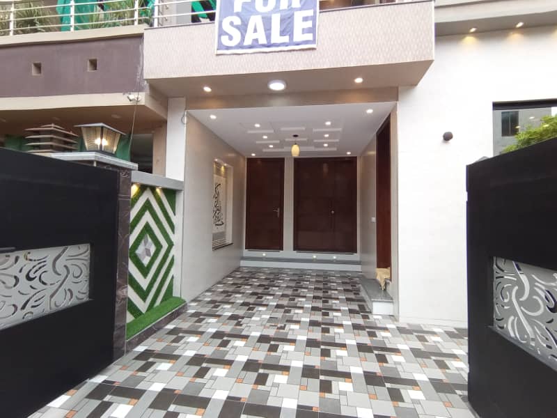 FOR SALE VERY REASONABLE PRICE 5 MARLA BRAND NEW HOUSE IN SECTOR D BAHRIA TOWN LAHORE 6