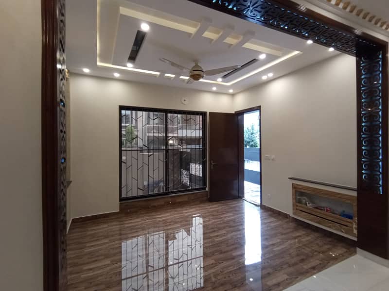 FOR SALE VERY REASONABLE PRICE 5 MARLA BRAND NEW HOUSE IN SECTOR D BAHRIA TOWN LAHORE 13