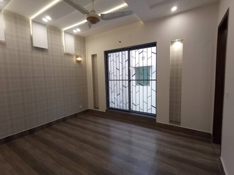 FOR SALE VERY REASONABLE PRICE 5 MARLA BRAND NEW HOUSE IN SECTOR D BAHRIA TOWN LAHORE 41