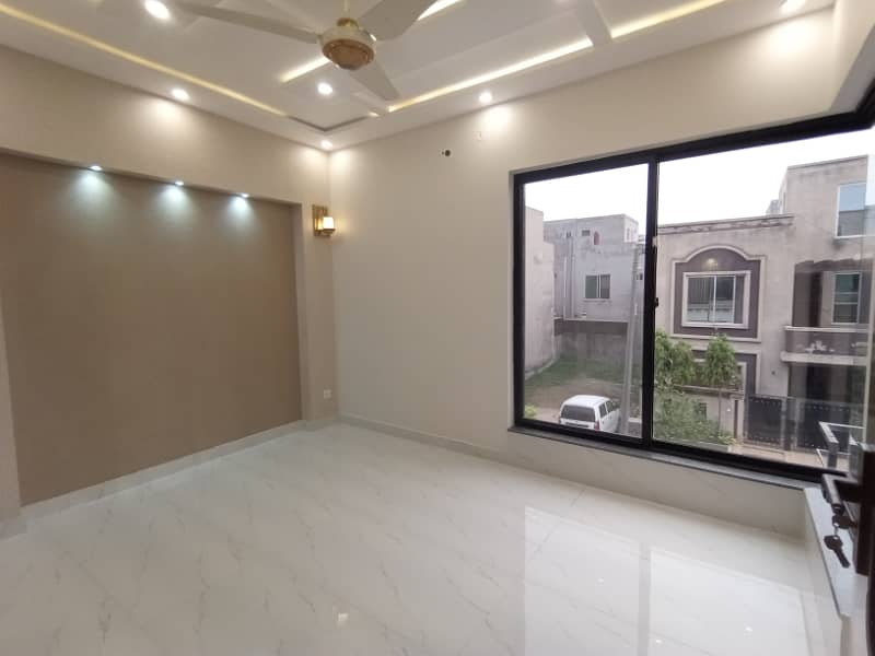 FOR SALE VERY REASONABLE PRICE 5 MARLA BRAND NEW HOUSE IN SECTOR D BAHRIA TOWN LAHORE 47