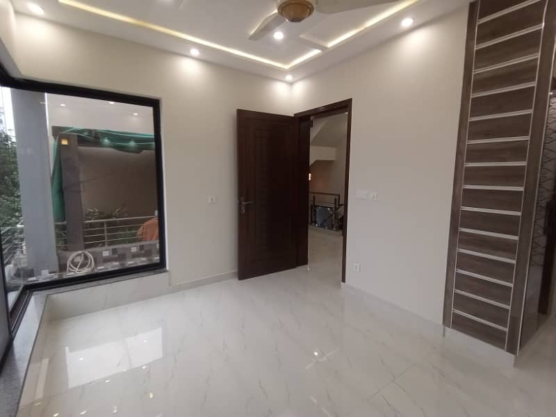 FOR SALE VERY REASONABLE PRICE 5 MARLA BRAND NEW HOUSE IN SECTOR D BAHRIA TOWN LAHORE 49