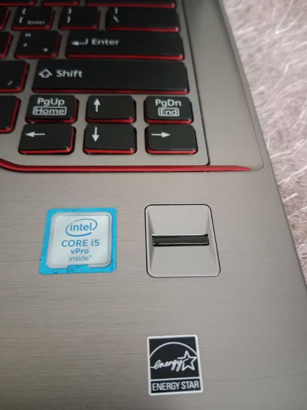 Fujitsu core i5 6th gen 8GB Ram 180GB SSD 0