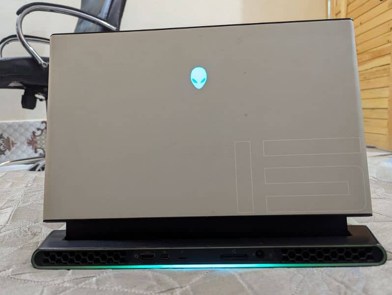 Alienware M15 R2 Gaming Laptop RTX 2080 Core i9 1